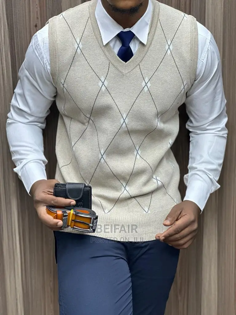 Vizibao / Sleeveless Sweaters