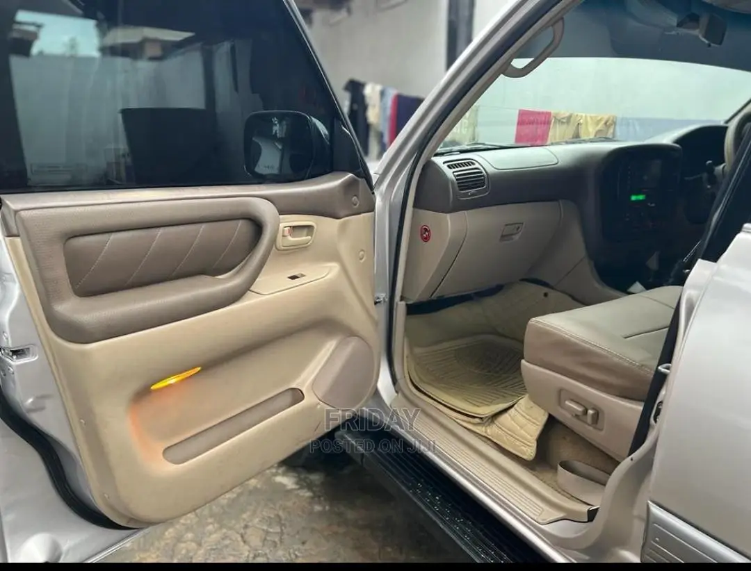 Toyota Land Cruiser 2010 Gold