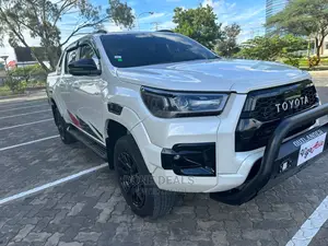 Toyota Hilux 2021 White