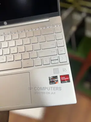 Laptop HP Pavilion 13 8GB AMD Ryzen 5 SSD 256GB