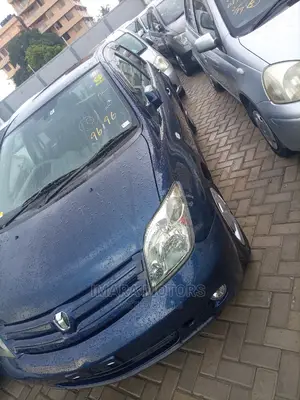 Toyota IST 2004 Blue
