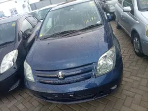Toyota IST 2004 Blue