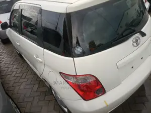 Toyota IST 2005 White