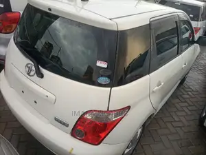 Toyota IST 2005 White