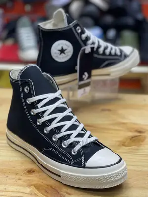 Converse Black White