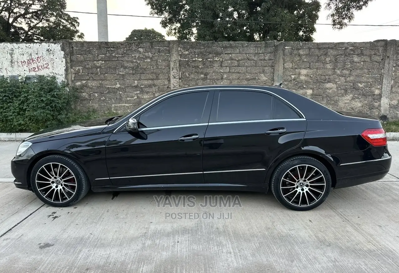 Mercedes-Benz E300 2010 Black