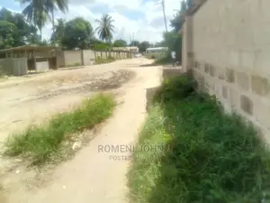 Eneo Heka Moja Na Robo La Kibiashara Linauzwa Chanika.