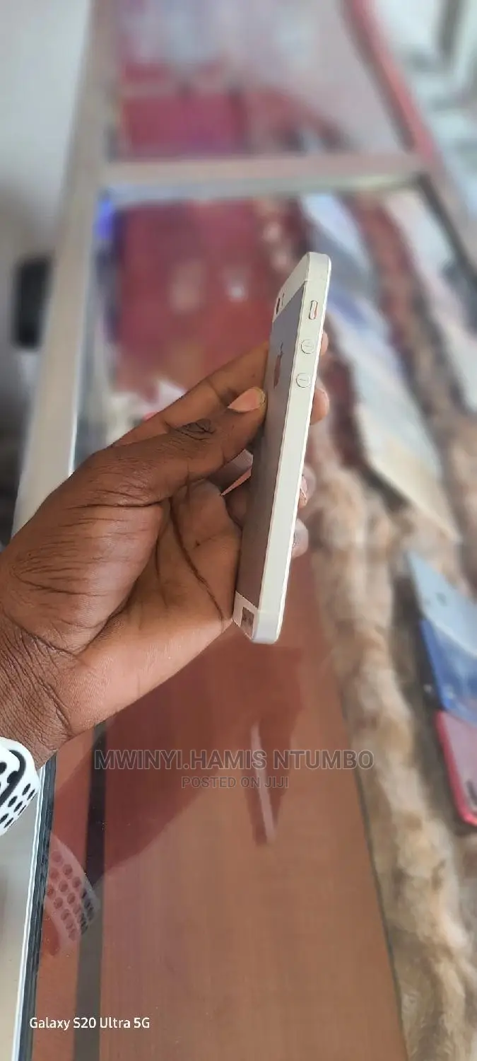Apple iPhone SE 16 GB Gold