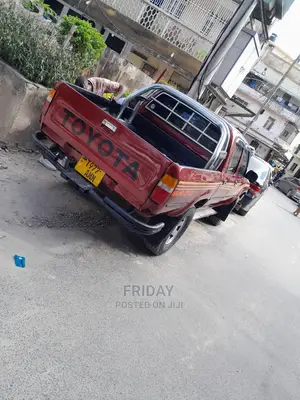 Toyota Hilux 2001 Red