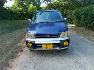Toyota Noah 2.0 FWD (8 Seater) 2001 Beige
