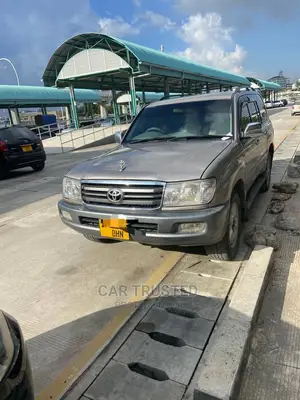 Toyota Land Cruiser 100 4.2 TD Executive 2004 Beige