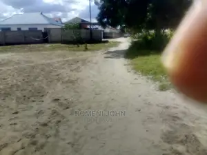 Eneo La Makazi Na Biashara Linauzwa Milioni 18 Limepimwa.