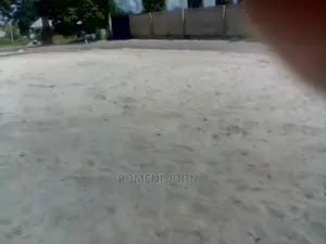 Eneo La Makazi Na Biashara Linauzwa Milioni 18 Limepimwa.