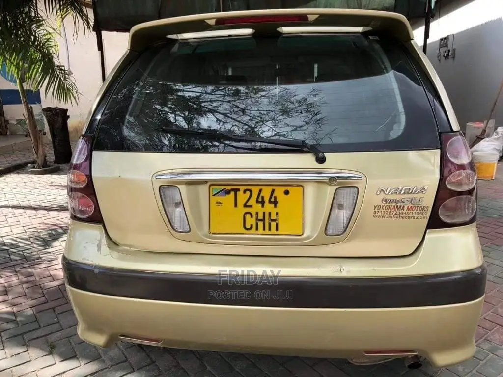 Toyota Nadia 2003 Gold