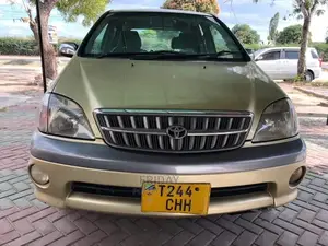 Toyota Nadia 2003 Gold