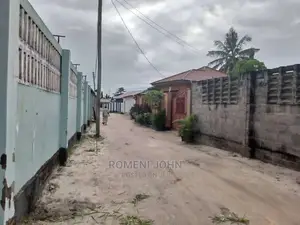 Eneo La Kibiashara Na Makazi Linauzwa Milioni 125 Tabata.