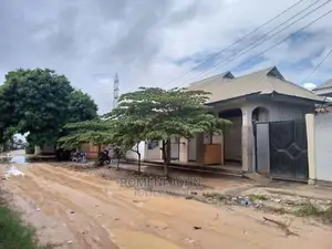 Eneo La Kibiashara Na Makazi Linauzwa Milioni 125 Tabata.