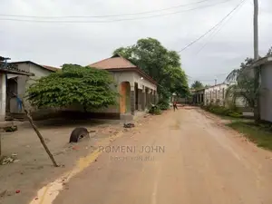 Eneo La Kibiashara Na Makazi Linauzwa Milioni 125 Tabata.