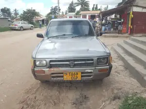 Toyota Hilux 1999 Gray