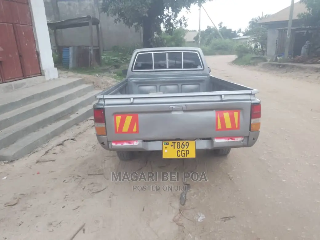 Toyota Hilux 1999 Gray