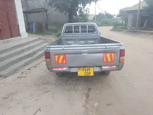 Toyota Hilux 1999 Gray