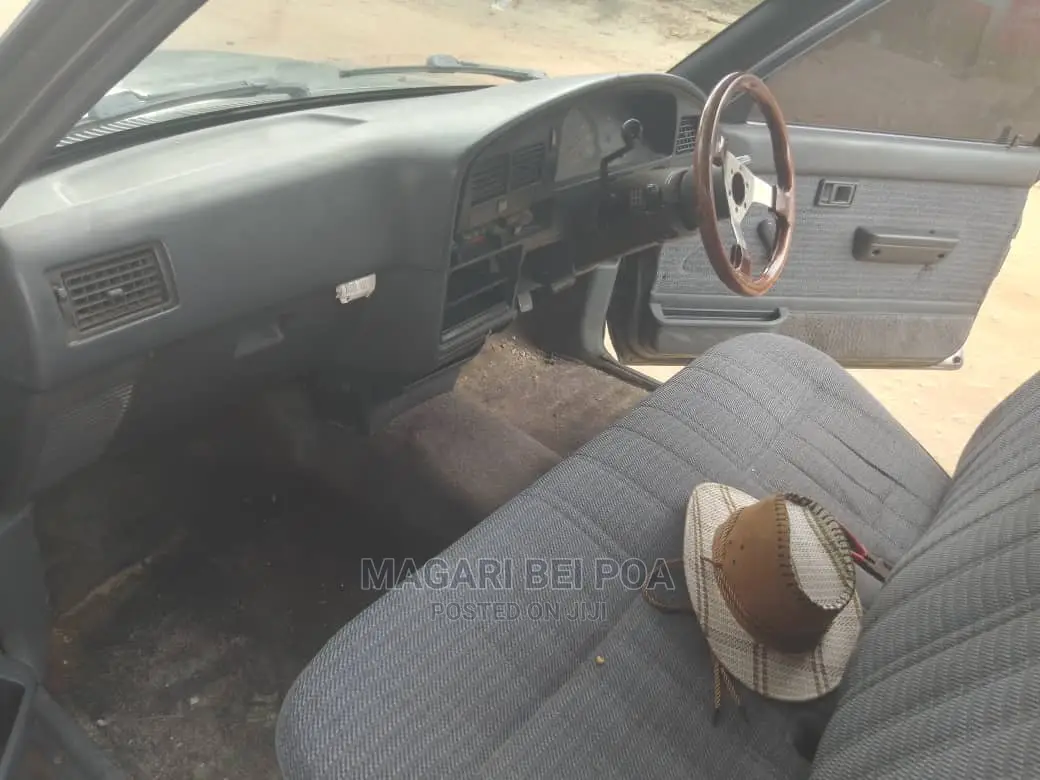 Toyota Hilux 1999 Gray