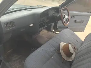 Toyota Hilux 1999 Gray