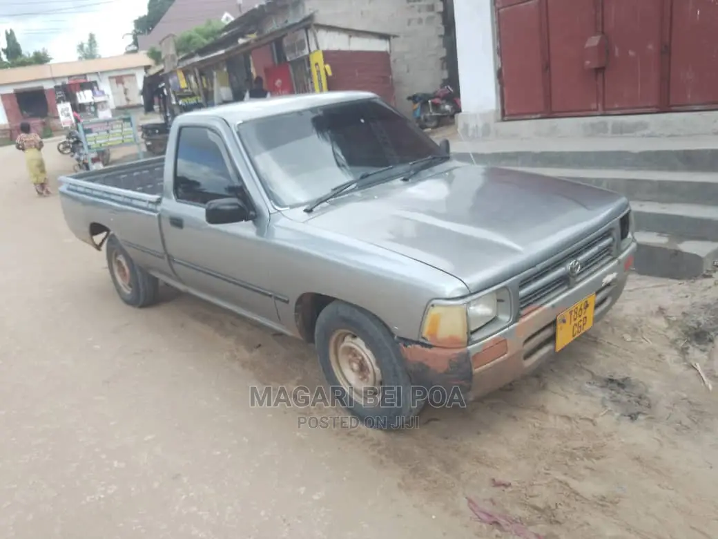 Toyota Hilux 1999 Gray