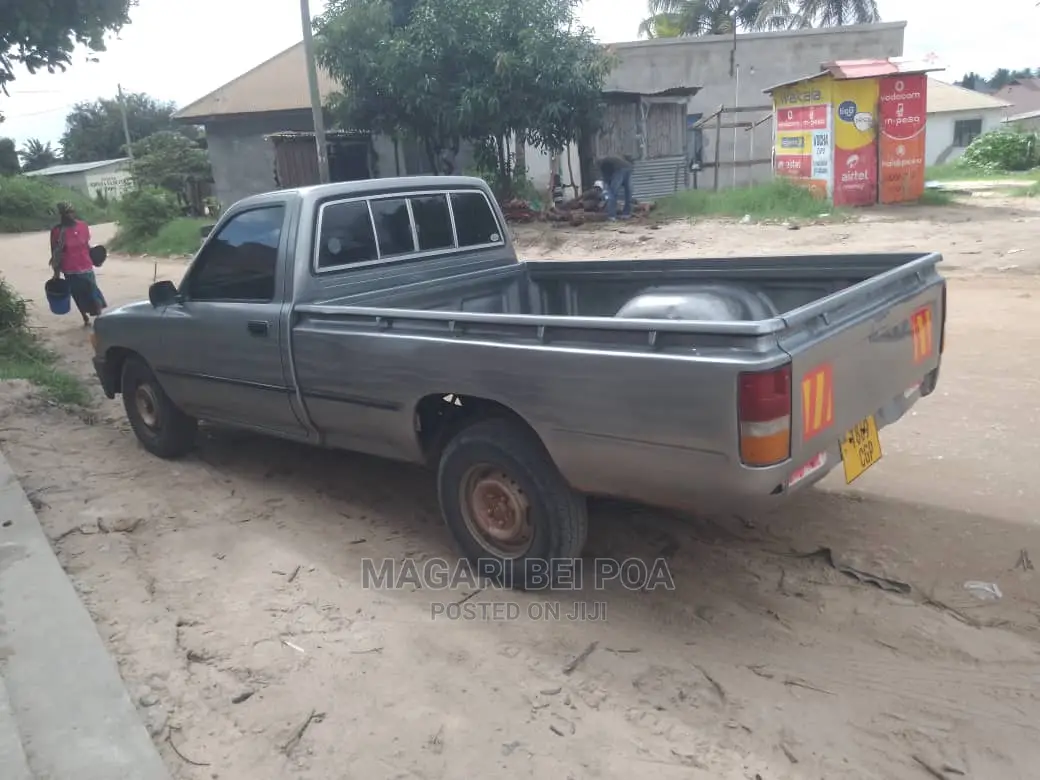Toyota Hilux 1999 Gray