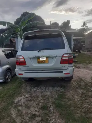 Toyota Land Cruiser 2005 White