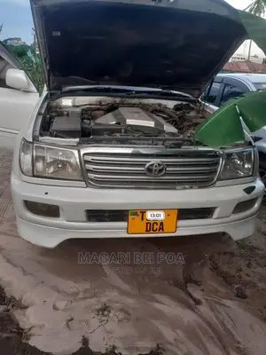 Toyota Land Cruiser 2005 White