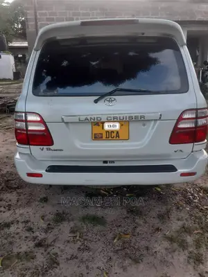 Toyota Land Cruiser 2005 White