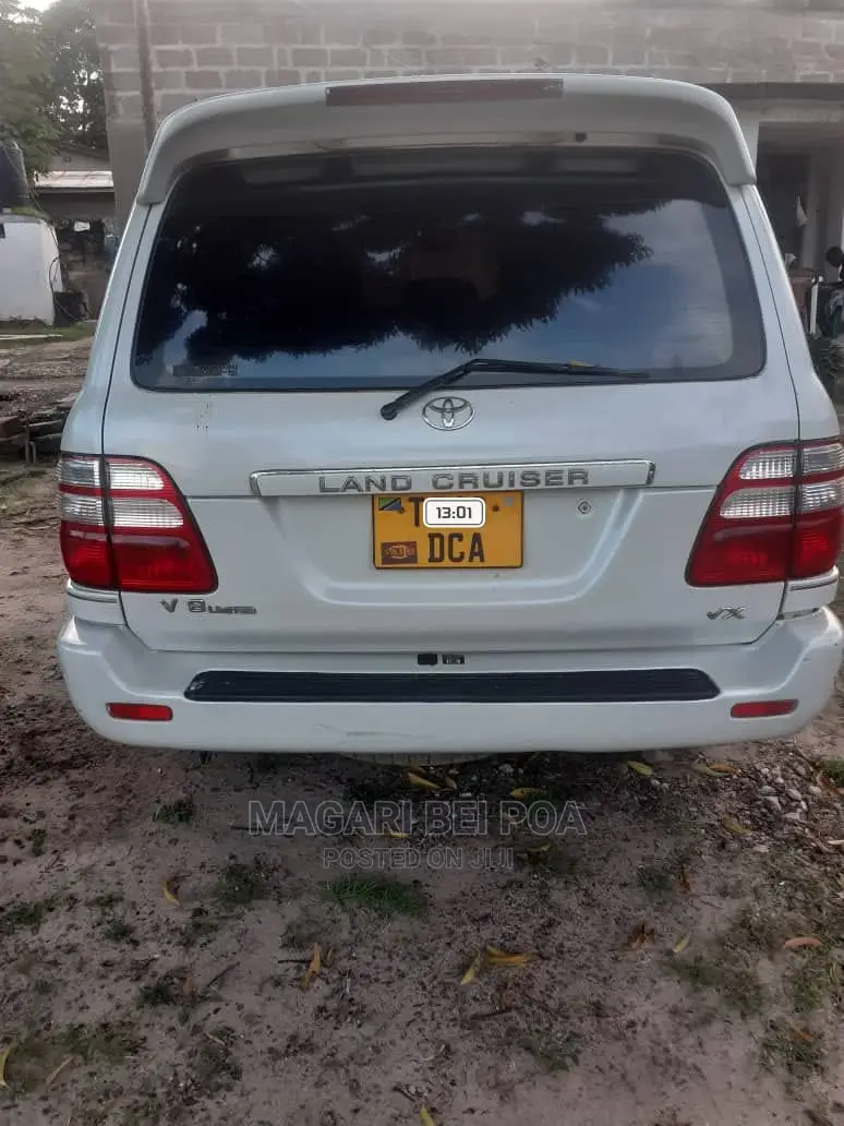 Toyota Land Cruiser 2005 White