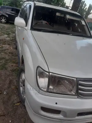 Toyota Land Cruiser 2005 White