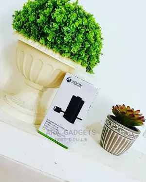X Box Rechargeable Battery + USB C Cable