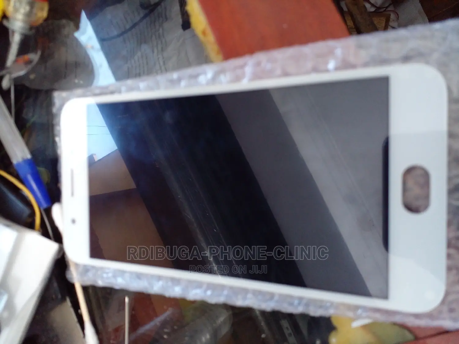 We Replace LCD Original All Types of Phones to Make as New