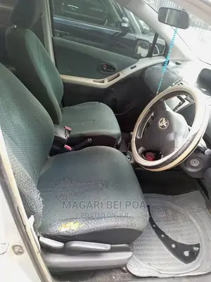 Toyota Vitz 2009 Silver