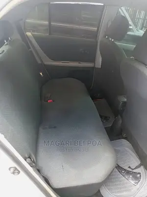 Toyota Vitz 2009 Silver