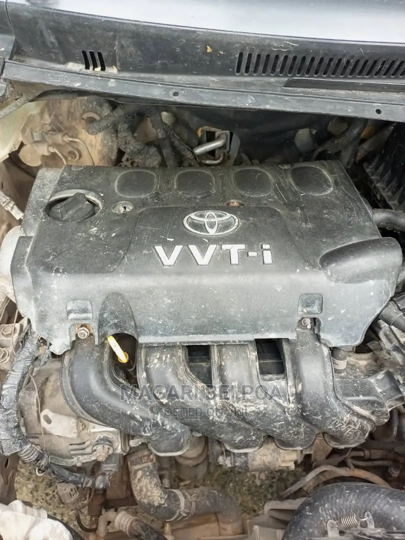 Toyota Vitz 2009 Silver
