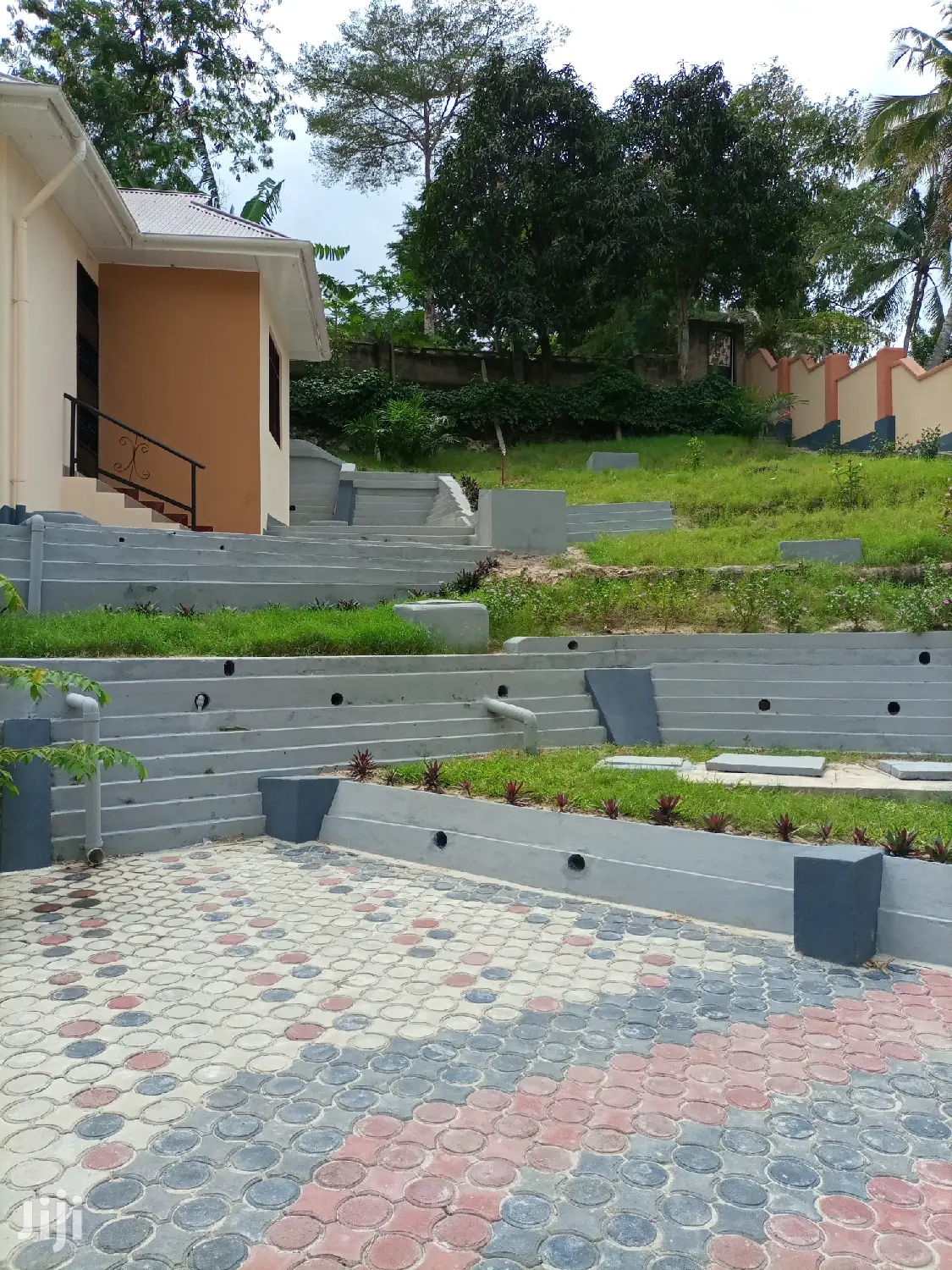 Ina Vyumba2,Master,Sebule,Jiko,Public Toilet Na Parking