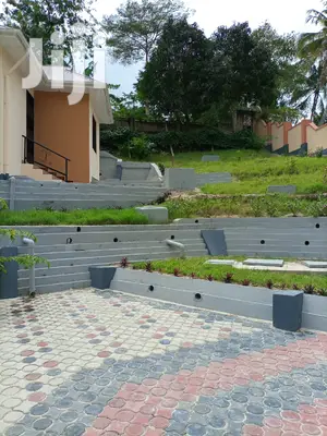 Ina Vyumba2,Master,Sebule,Jiko,Public Toilet Na Parking