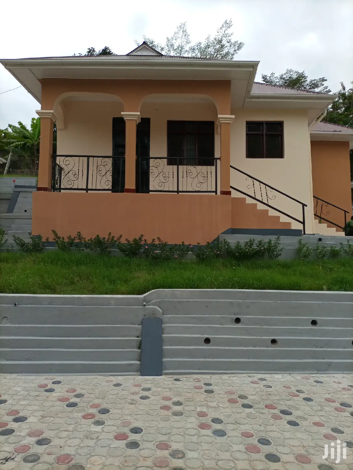 Ina Vyumba2,Master,Sebule,Jiko,Public Toilet Na Parking