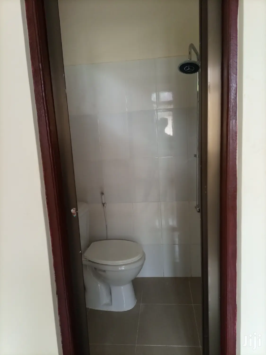 Ina Vyumba2,Master,Sebule,Jiko,Public Toilet Na Parking