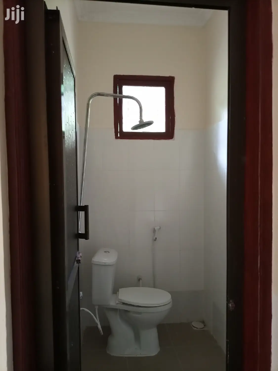 Ina Vyumba2,Master,Sebule,Jiko,Public Toilet Na Parking