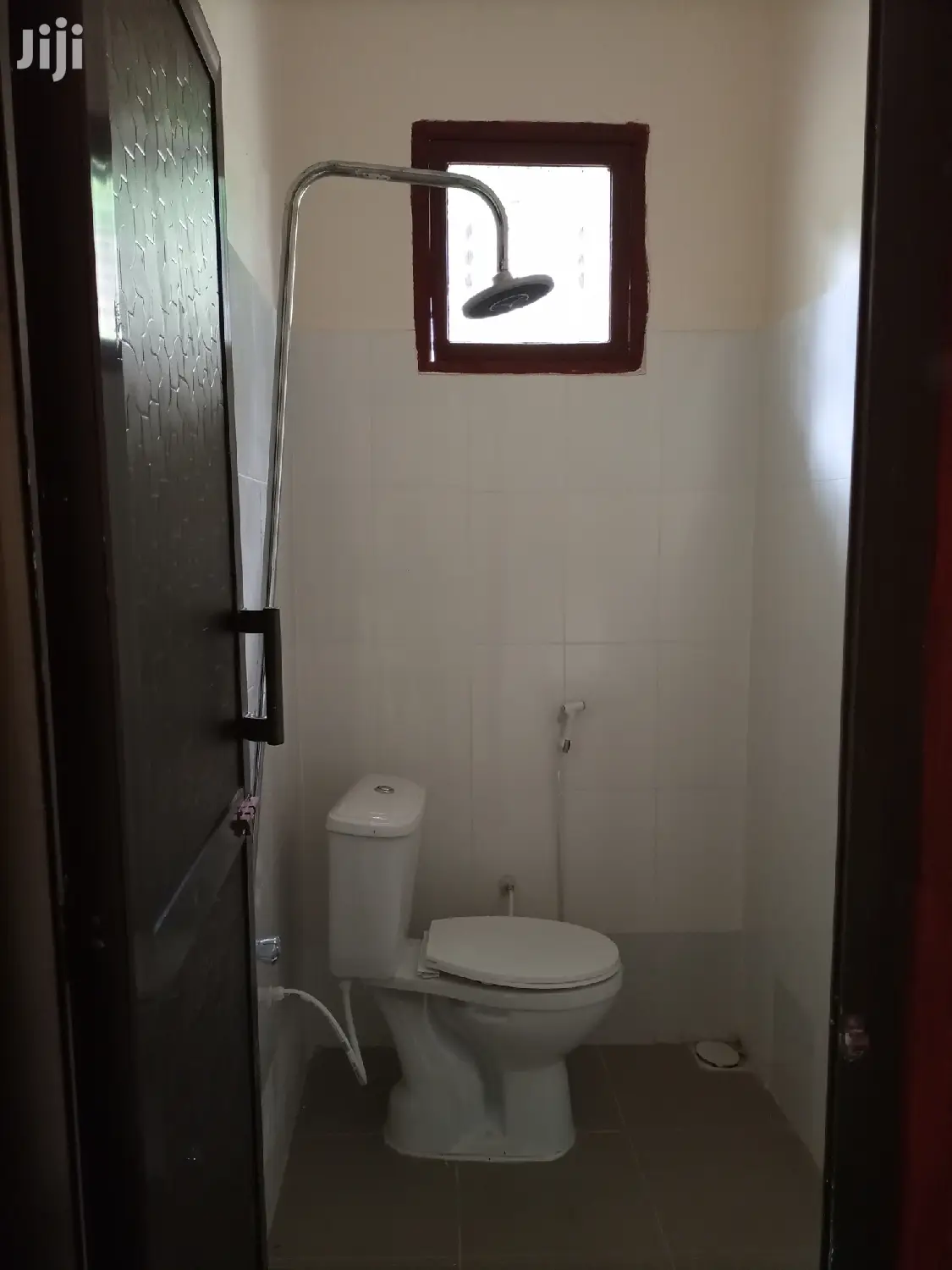 Ina Vyumba2,Master,Sebule,Jiko,Public Toilet Na Parking