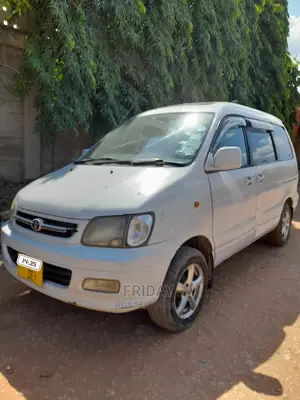 Toyota Noah 2001 Pearl