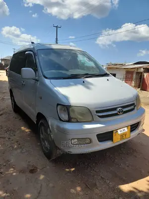 Toyota Noah 2001 Pearl
