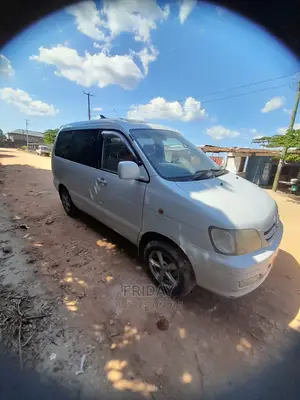 Toyota Noah 2001 Pearl