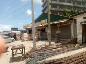 Buguruni, Nyumba/Plot Ya Kibiashara Inauzwa - Dar