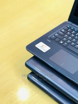 New Laptop Dell Latitude 13 3380 4GB Intel Core I5 HDD 500GB